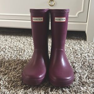 Adorable Hunter rain boots for your little puddle jumper! US Size 11/UK Size 10